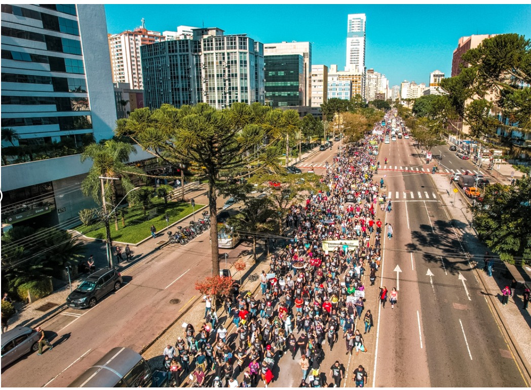 Governo Ratinho e a destruição da educação pública no PR Governo Ratinho e a destruição da educação pública no PR